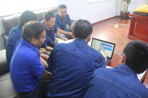 laatste bedrijfsnieuws over Ons team is een eminente groep