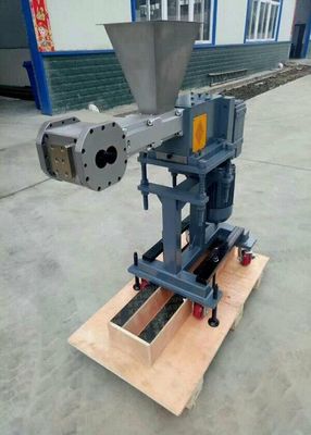 Good price Voeder van de kunststof de Verticale Schroef, Flexibele Schroefvoeder voor Extrudermachine online